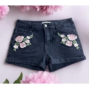 Encore Black Embroidered Flowers Jean Shorts Sz 7 Cuffed Stretch 2.5" Inseam